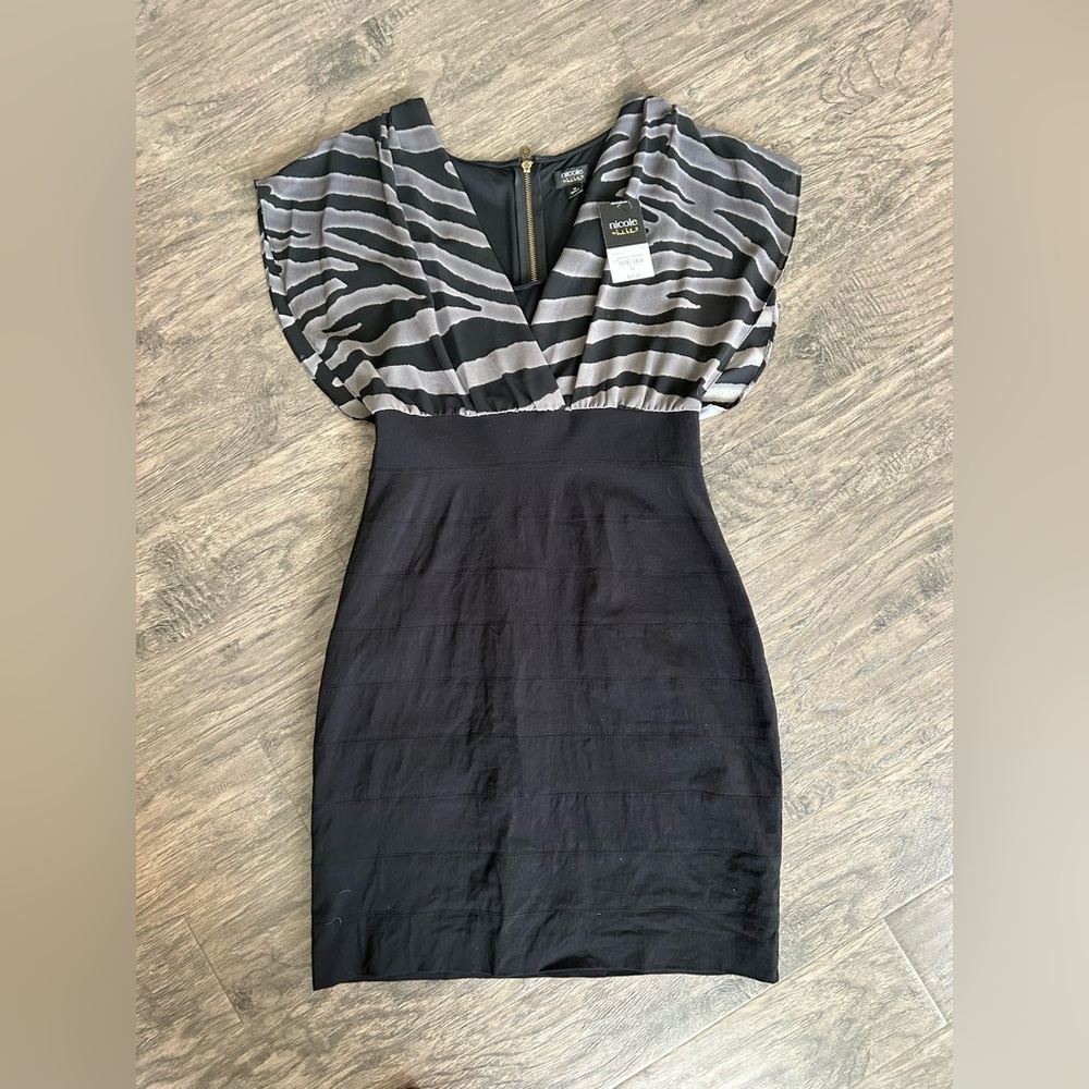 NWT Nicole Miller SZ 12 Fitted Dress for evening, party, cocktail, night out.